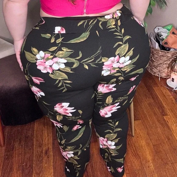 Floral print pant - Picture 2 of 3